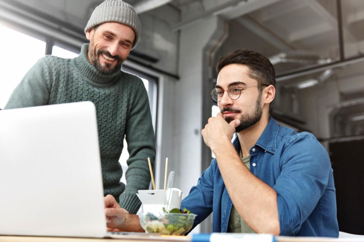 Espace de travail collaboratif avec outils de formation financière